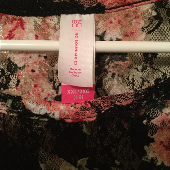 Blouse - Picture 2 of 4